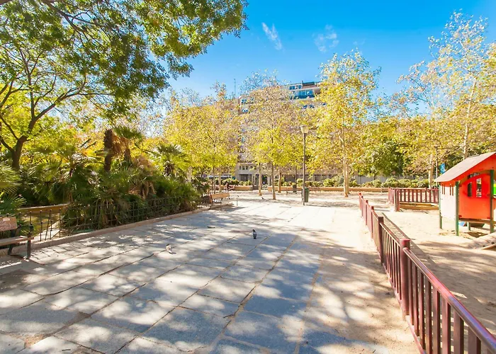 Guernica Luxury Duplex - Location, Light, And Art